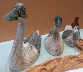 Patos señuelo. En madera policromada. Antiguos. Años 60-70