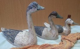 Patos señuelo. En madera policromada. Antiguos. Años 60-70