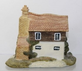 Casa en miniatura. Colección. Fabricada por la marca ACADEMIA. Resina pintada a mano.