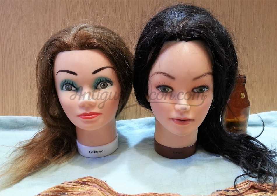 Cabezas de peluquería para aprender a peinar cabello. Pareja. Maniquís peluquero. Años 90