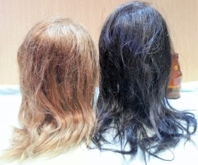 Cabezas de peluquería para aprender a peinar cabello. Pareja. Maniquís peluquero. Años 90