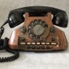 Teléfono año 1950 en cobre y baquelita. Muy curioso y bello.