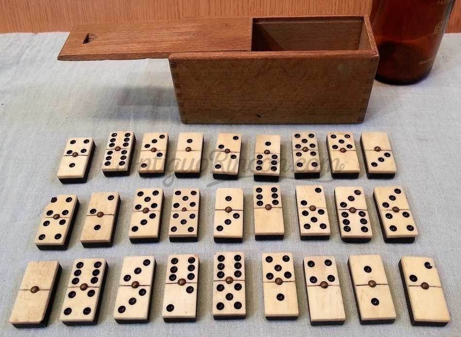 Dominó en su caja original. Años 70. Precioso juego Dominó en su caja original. Años 70. Precioso juego