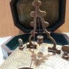 Brújula con péndulo. Réplica en bronce. Nueva a estrenar.