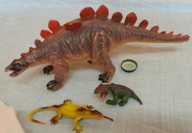 Dinosaurios de juguete. Fabricados en plástico y goma.