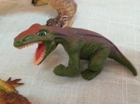 Dinosaurios de juguete. Fabricados en plástico y goma.