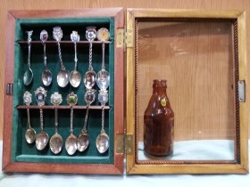 Cucharillas de té. Colección de 12 unidades. Con su expositor de madera. Tea spoons.