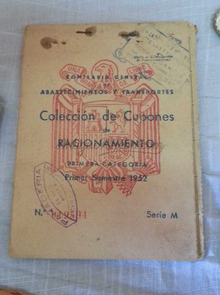 Cartilla de racionamiento. Año 1952. Buen estado general.