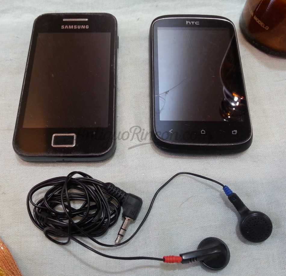 Móviles viejos. Dos unidades. Para piezas. + auriculares Móviles viejos. Dos unidades. Para piezas. + auriculares