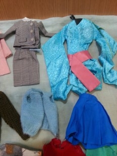 Vestidos y ropita para muñecas/os. Hechos a mano