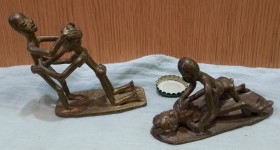 Esculturas eróticas. Pareja. Kamasutra. Figuras en bronce representando diferentes posturas amorosas. bronce.