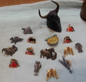 Lote de 16 pins variados temas