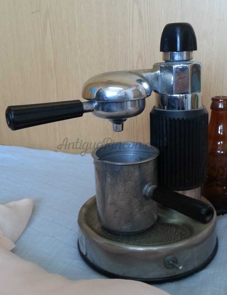 Cafetera vintage. Marca Magefesa. Años 70. Cafetera vintage. Marca Magefesa. Años 70.