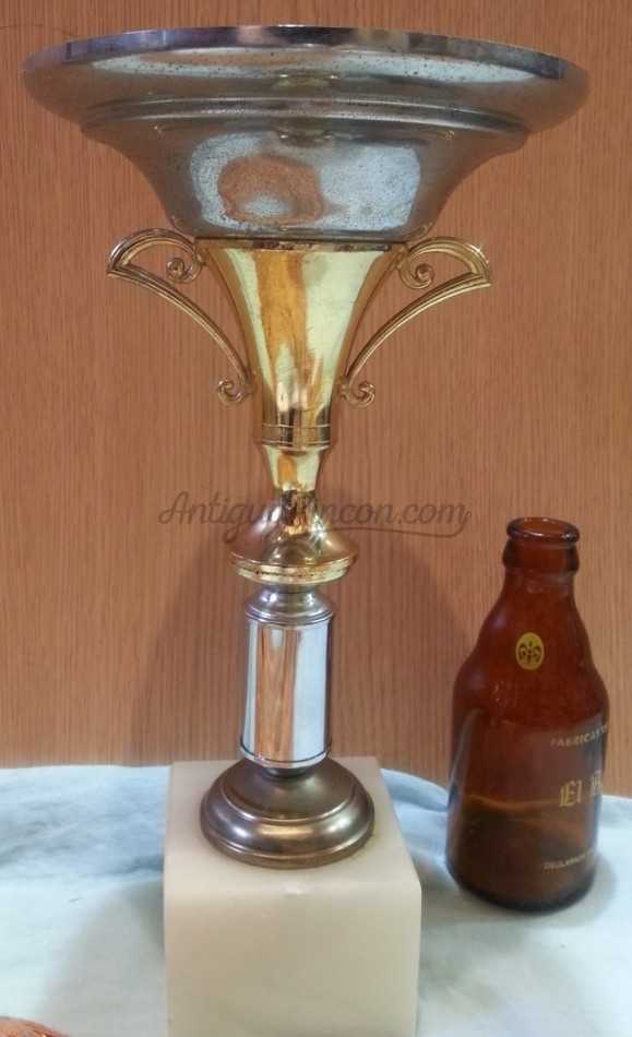 Trofeo deportivo. Trofeo antiguo. Buena consevación