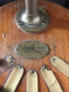 Teléfono antiguo. Años 30-40. Perteneció un hotel de Bélgica.