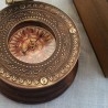 Brújula naval en caja de madera. Réplica.