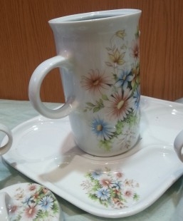 Tu y Yo. Precioso juego de servicio para café en porcelana. Años 80