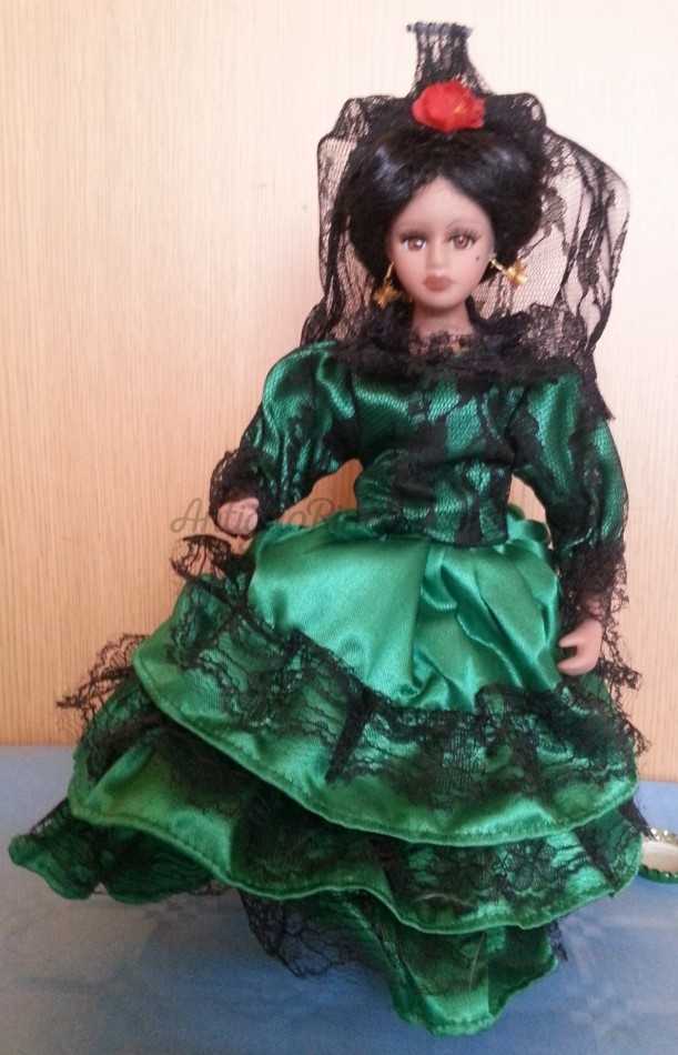 Muñeca Porcelana. Años 70. Con traje de flamenca