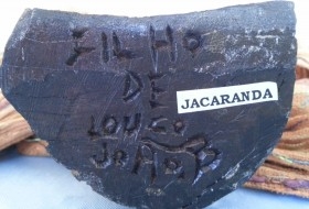 Figura tallada en madera de Jacaranda