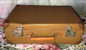 Maleta antigua de los años 70. Buen estado.