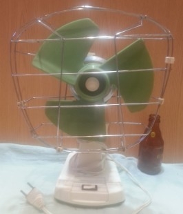 VENTILADOR VINTAGE.  MARCA TAURUS.  AÑOS 70-80