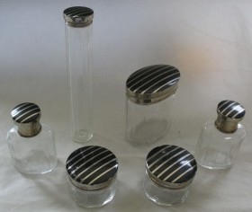 Tocador. Conjunto de 6 tarros para tocador en vidrio. Art Decó. Años 20