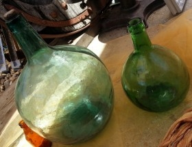Damajuanas. Viejas garrafas en vidrio. Pareja. Años 70-80