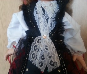 Muñeca antigua. Vestida de Asturiana. Años 60