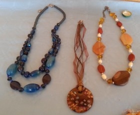 Collares  vintage. Lote de  3 piezas diferentes.