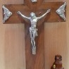 Crucifijo viejo. En madera y bronce. Años 70. Emblemático.