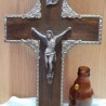 Crucifijo viejo. En madera y bronce. Años 70. Emblemático.