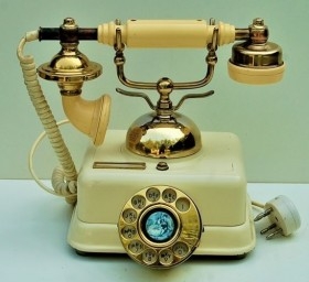 Teléfono años 70. Origen francés. Curioso y bello.