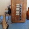 Teléfono antiguo de pared. Años 30. Madera y latón. Intercomunicador.