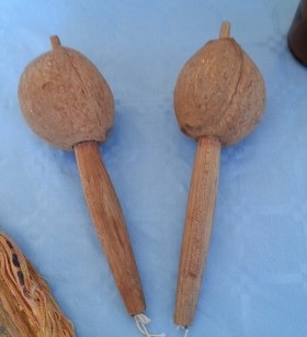 Instrumento musical. Maracas de coco. Pareja