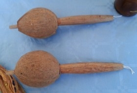 Instrumento musical. Maracas de coco. Pareja