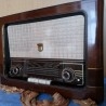 Radio de válvulas antigua. Marca PHILIPS. Precioso objeto principios años 60