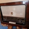 Radio de válvulas antigua. Marca PHILIPS. Precioso objeto principios años 60