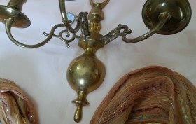 Aplique. Candelabro de pared en bronce de 3 brazos. Años 60. Perfecto estado.