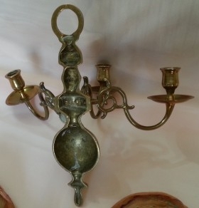 Aplique. Candelabro de pared en bronce de 3 brazos. Años 60. Perfecto estado.