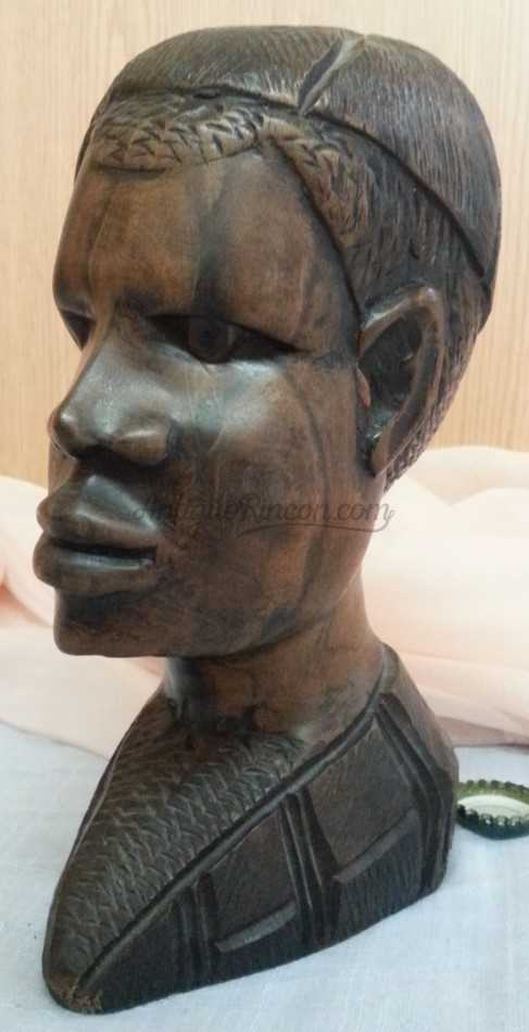 Escultura en madera. Origen África. Años 2000.