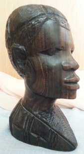 Escultura en madera. Origen África. Años 2000.