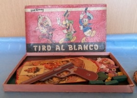 Juguete antiguo de WALT DISNEY. TIRO AL BLANCO. Maravilloso.