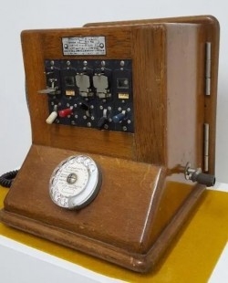 Centralita telefónica antigua. Años 30. Impresionante aparato. Teléfono. Origen francés.
