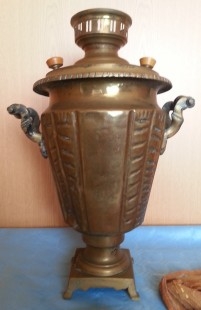 Samovar antiguo en cobre. Objeto decorativo