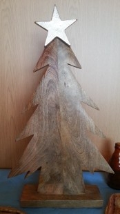 Árbol de navidad. Fabricado en madera de mango. Año 2000