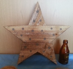 Estrella. Figura en madera con luz de led