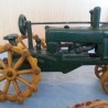 Tractor de juguete en pesado hierro. Años 50