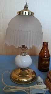 Lámpara de mesa. Lamparilla en cerámica y vidrio.