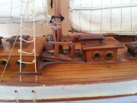 Barco Velero en madera. Artesanal.