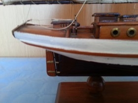 Barco Velero en madera. Artesanal.